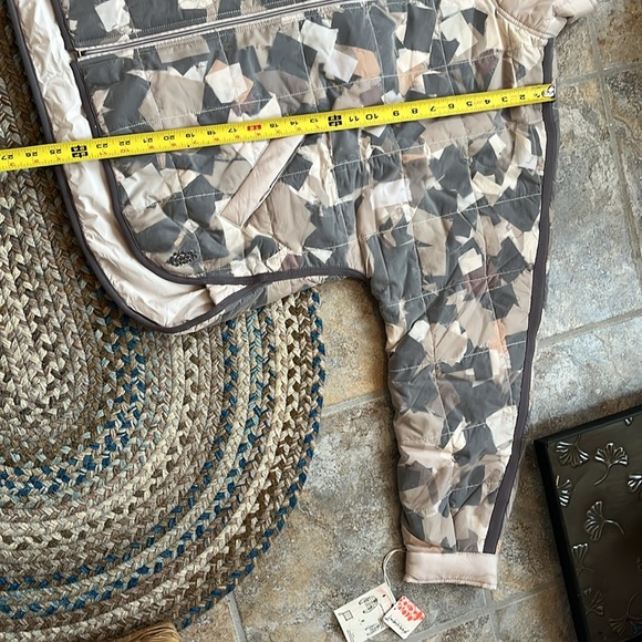 Free People Scrap Repurposed Pippa Packable Puffer Size Medium NWT - Picture 12 of 17